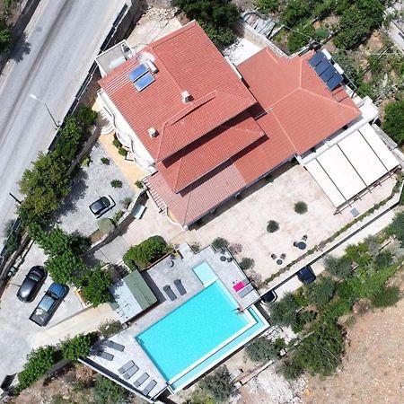 Royal 1967 Bed and Breakfast Himare Exteriör bild