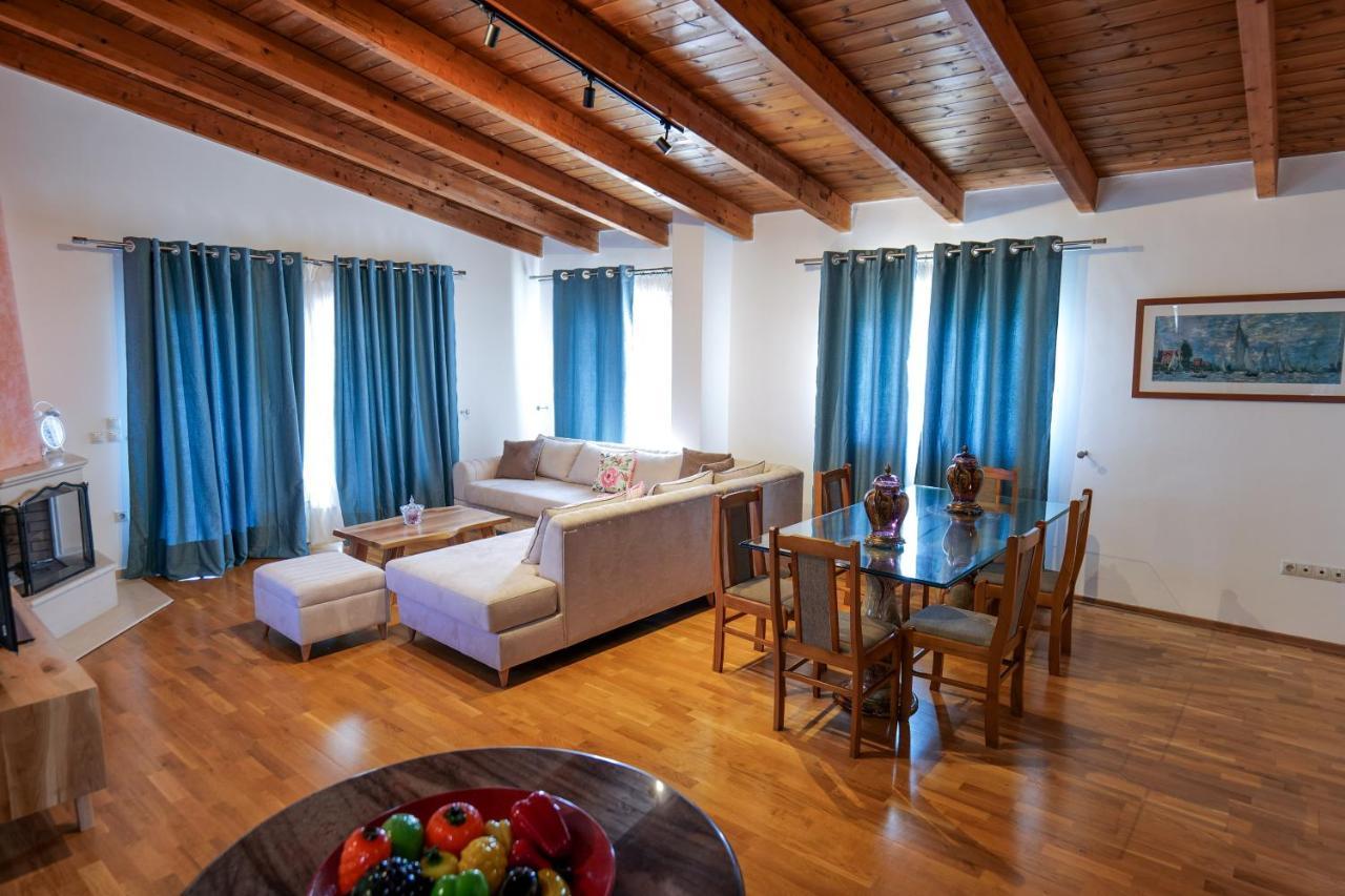 Royal 1967 Bed and Breakfast Himare Exteriör bild