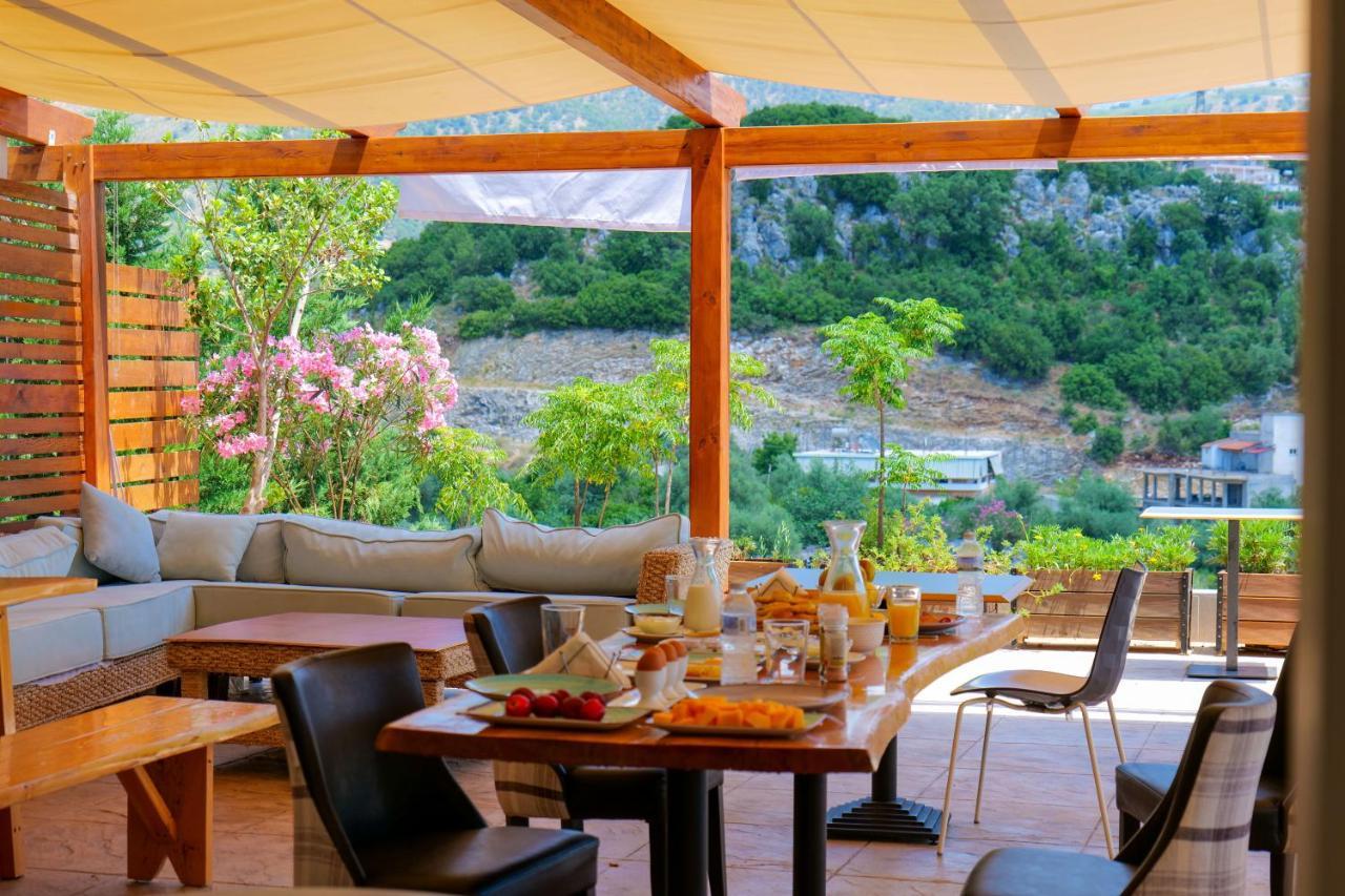 Royal 1967 Bed and Breakfast Himare Exteriör bild