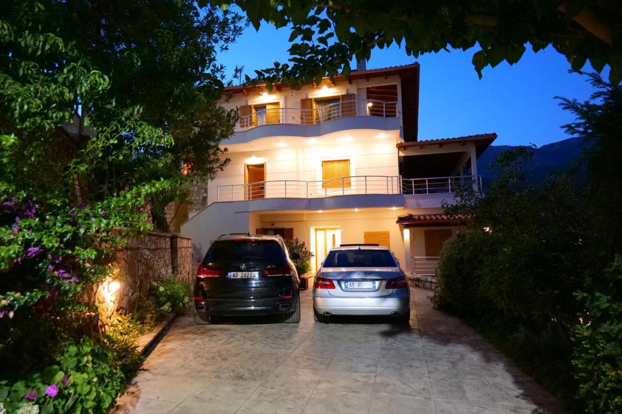 Royal 1967 Bed and Breakfast Himare Exteriör bild