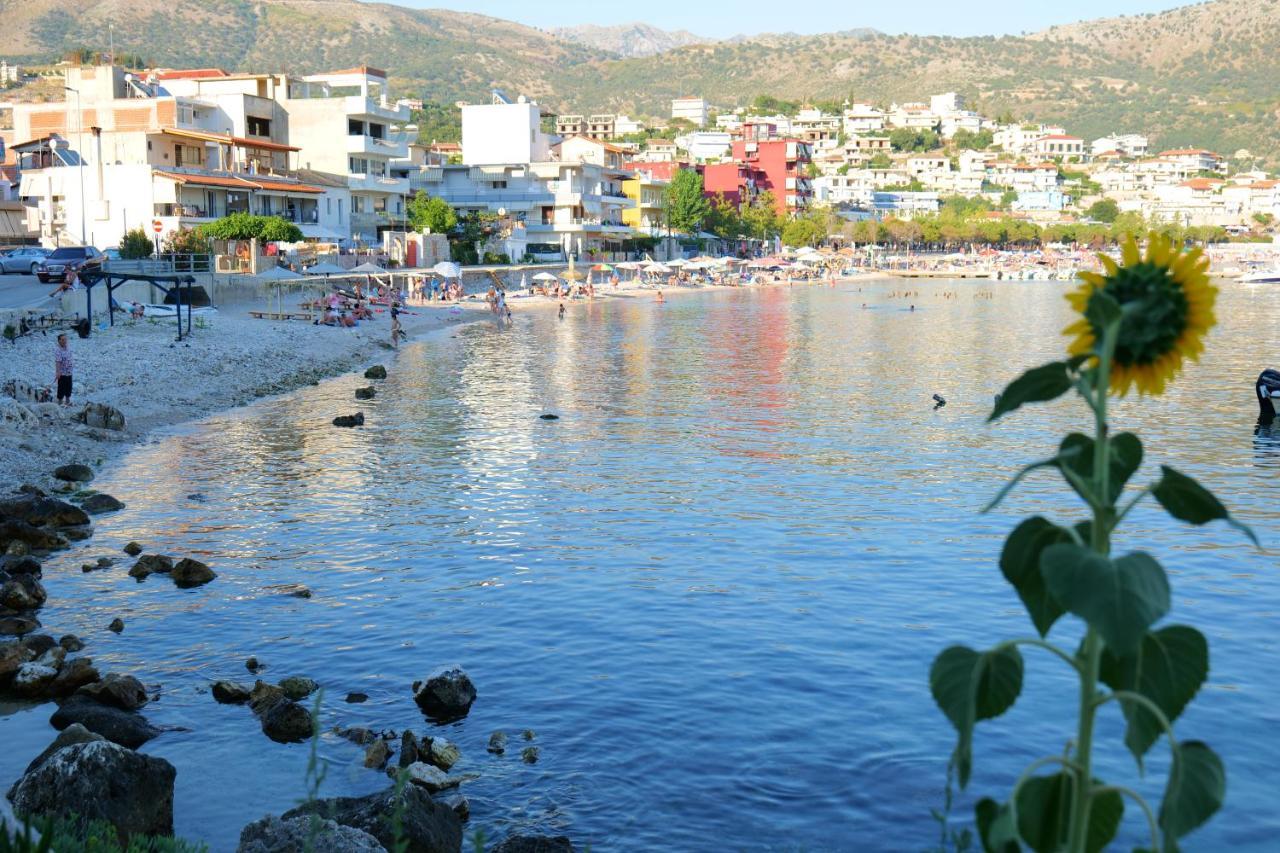 Royal 1967 Bed and Breakfast Himare Exteriör bild