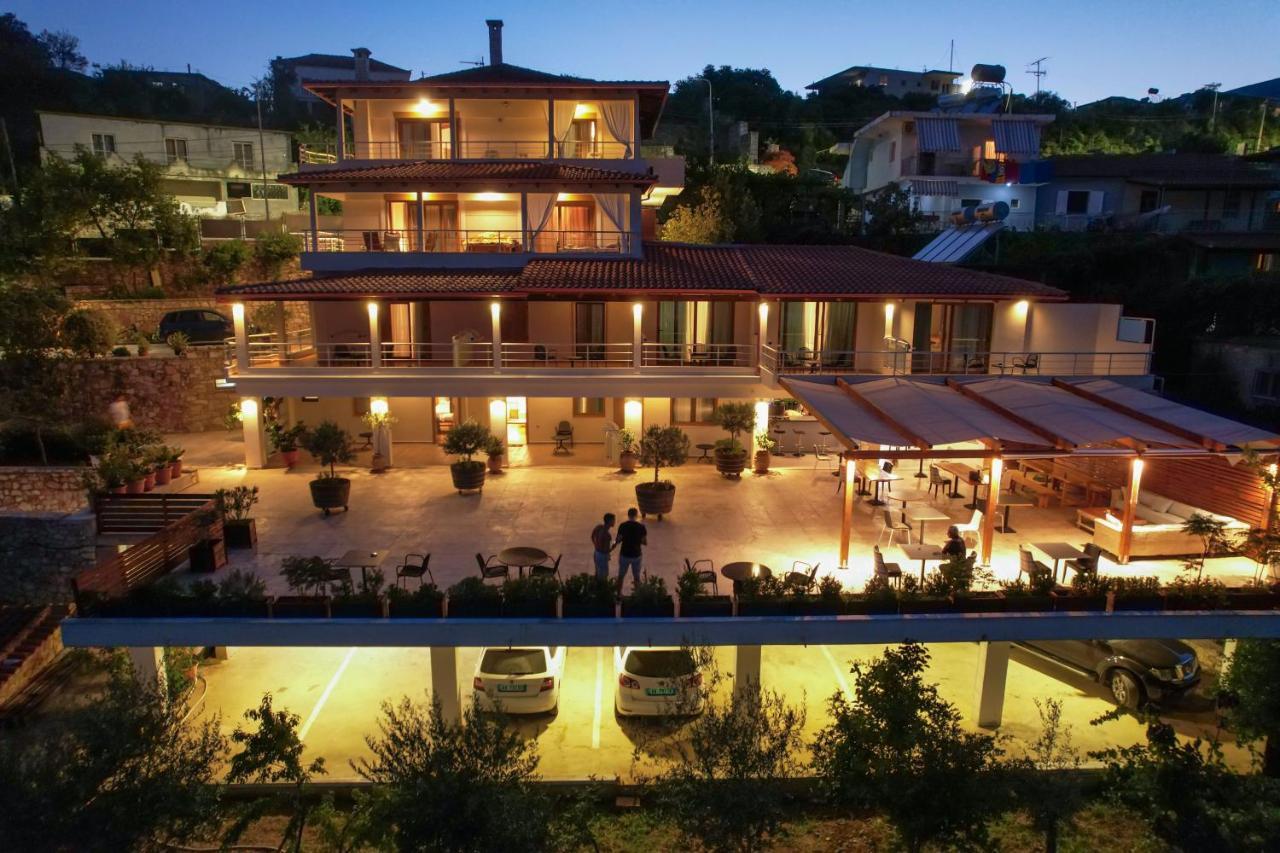Royal 1967 Bed and Breakfast Himare Exteriör bild
