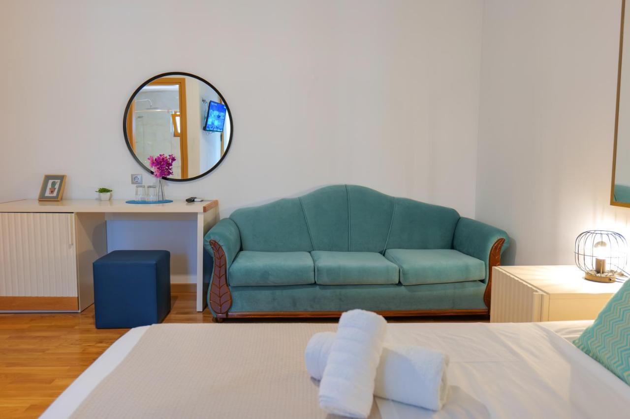 Royal 1967 Bed and Breakfast Himare Exteriör bild