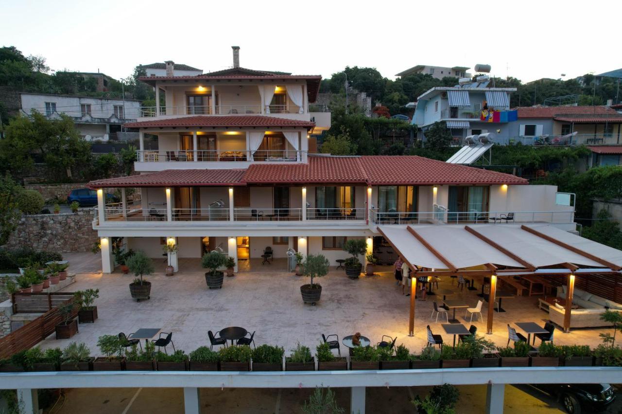 Royal 1967 Bed and Breakfast Himare Exteriör bild