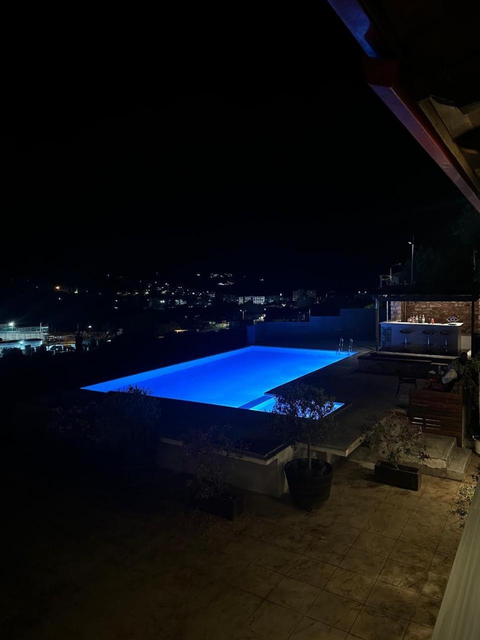 Royal 1967 Bed and Breakfast Himare Exteriör bild
