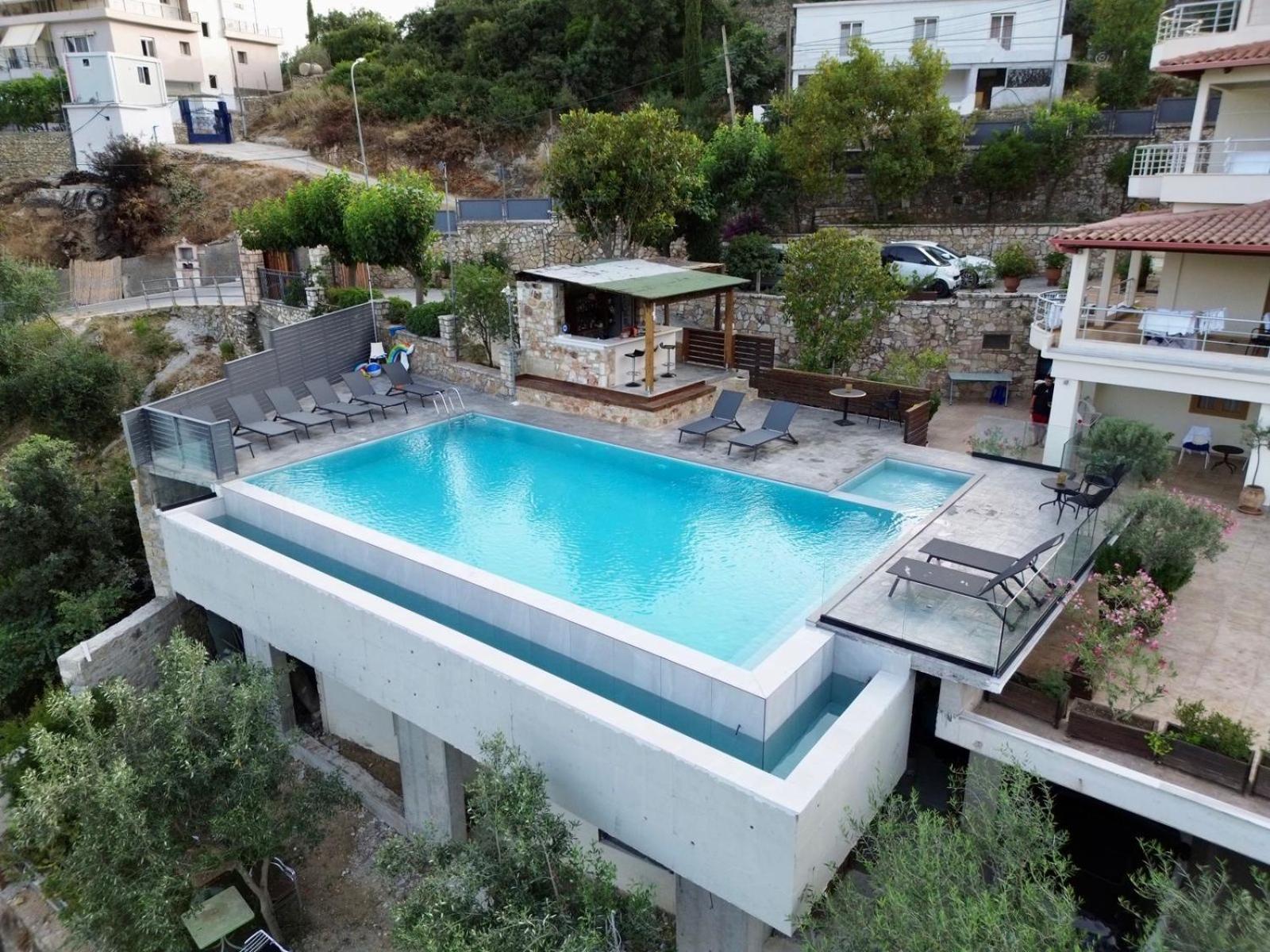 Royal 1967 Bed and Breakfast Himare Exteriör bild