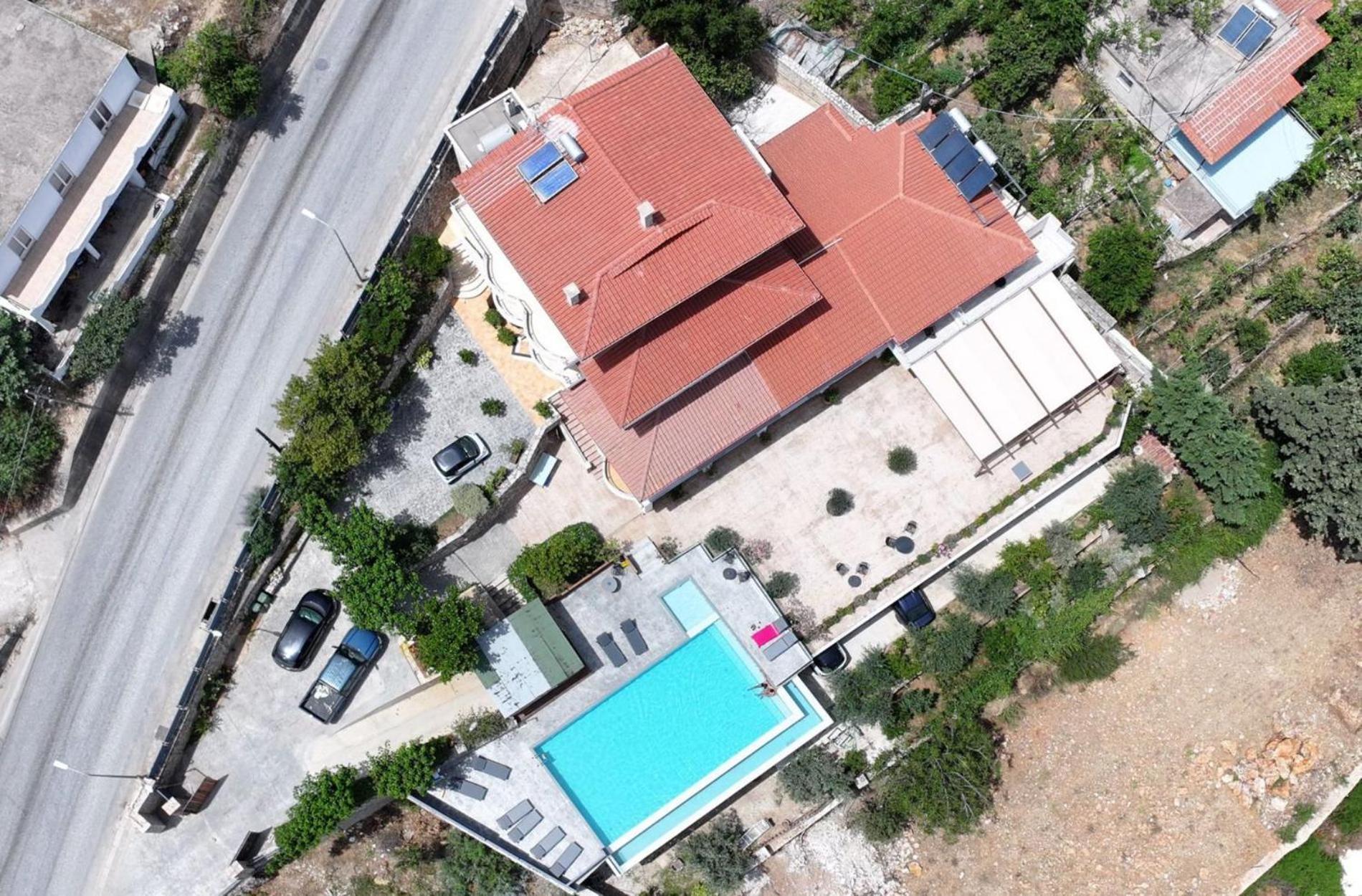 Royal 1967 Bed and Breakfast Himare Exteriör bild