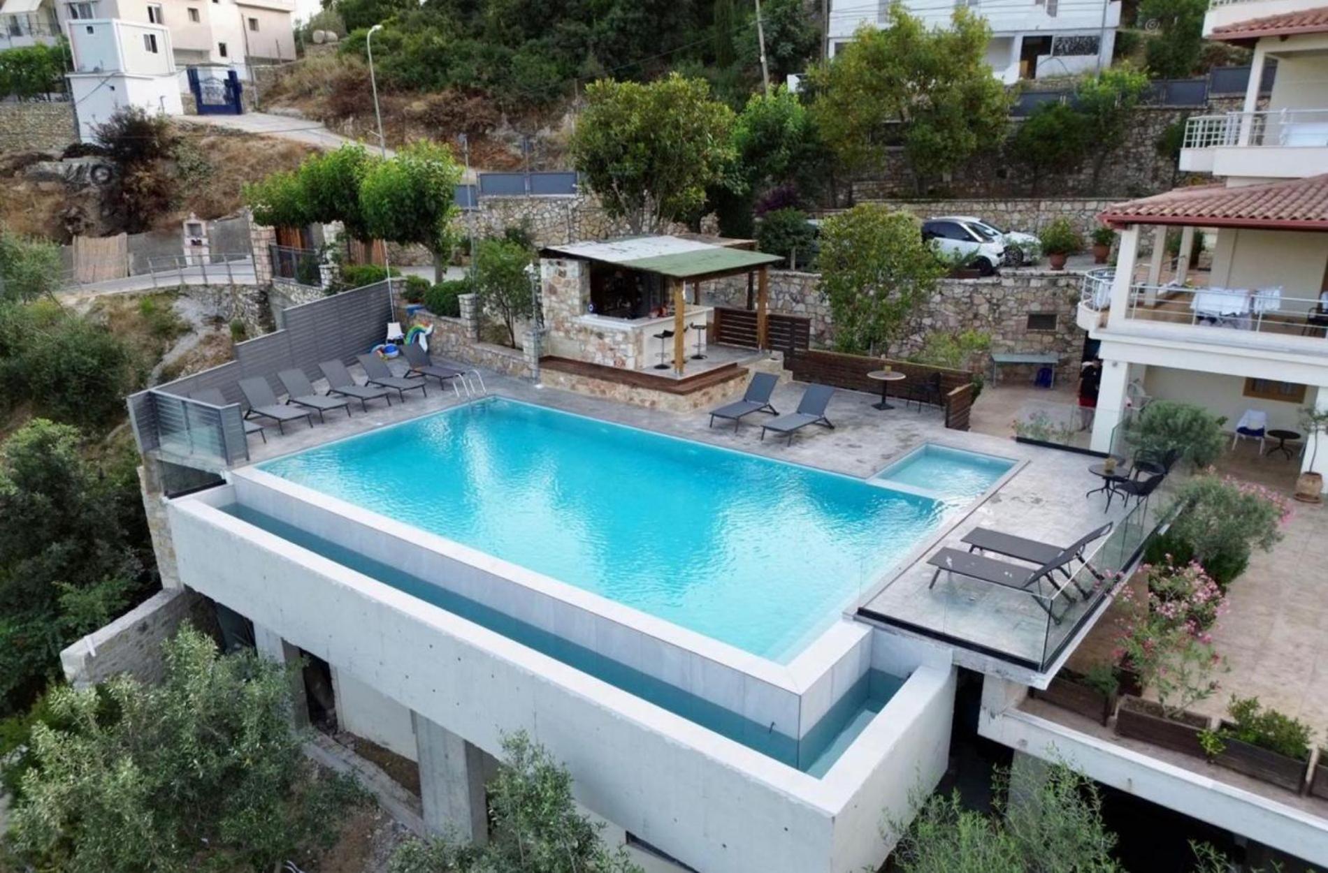 Royal 1967 Bed and Breakfast Himare Exteriör bild