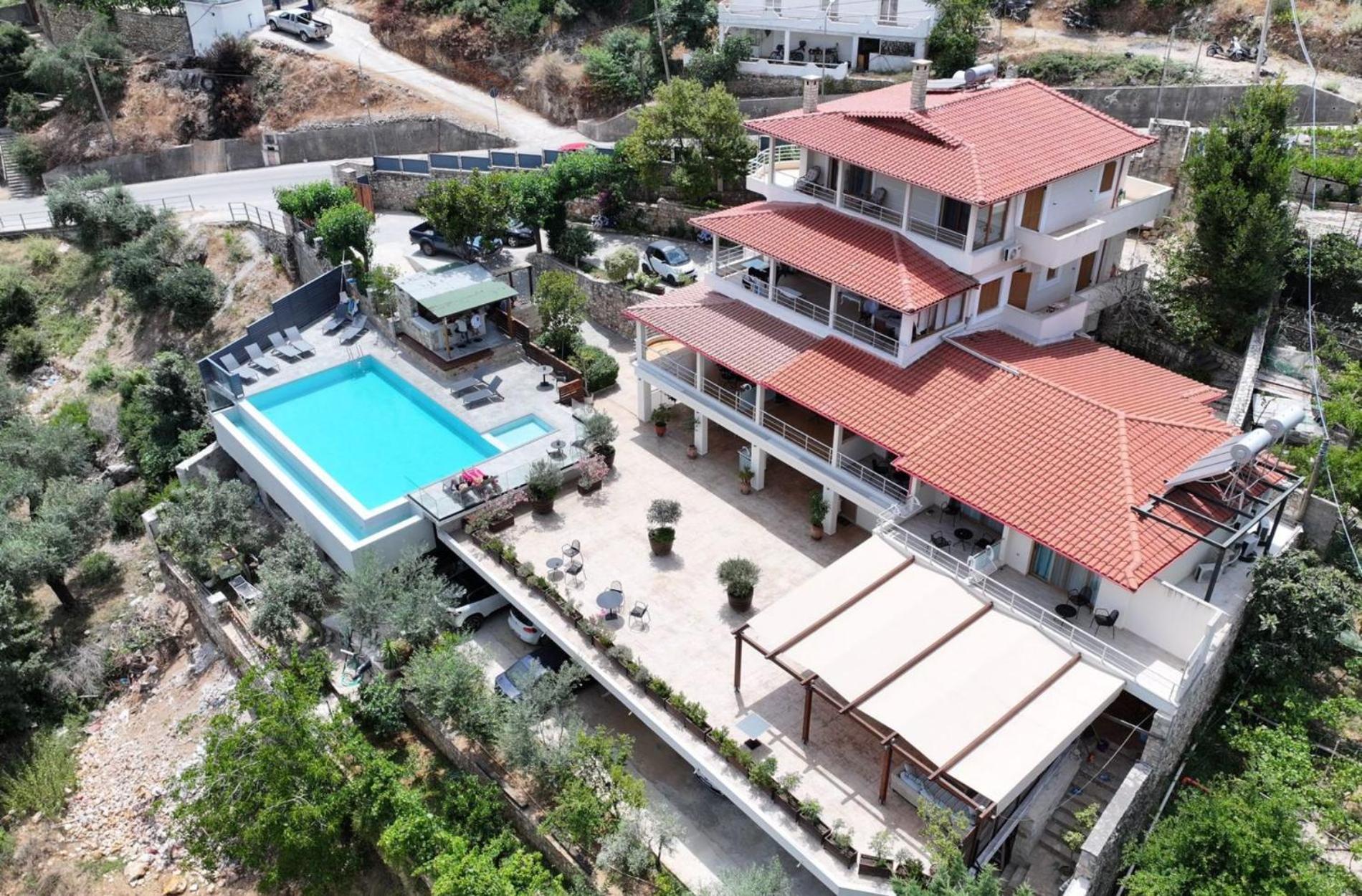 Royal 1967 Bed and Breakfast Himare Exteriör bild
