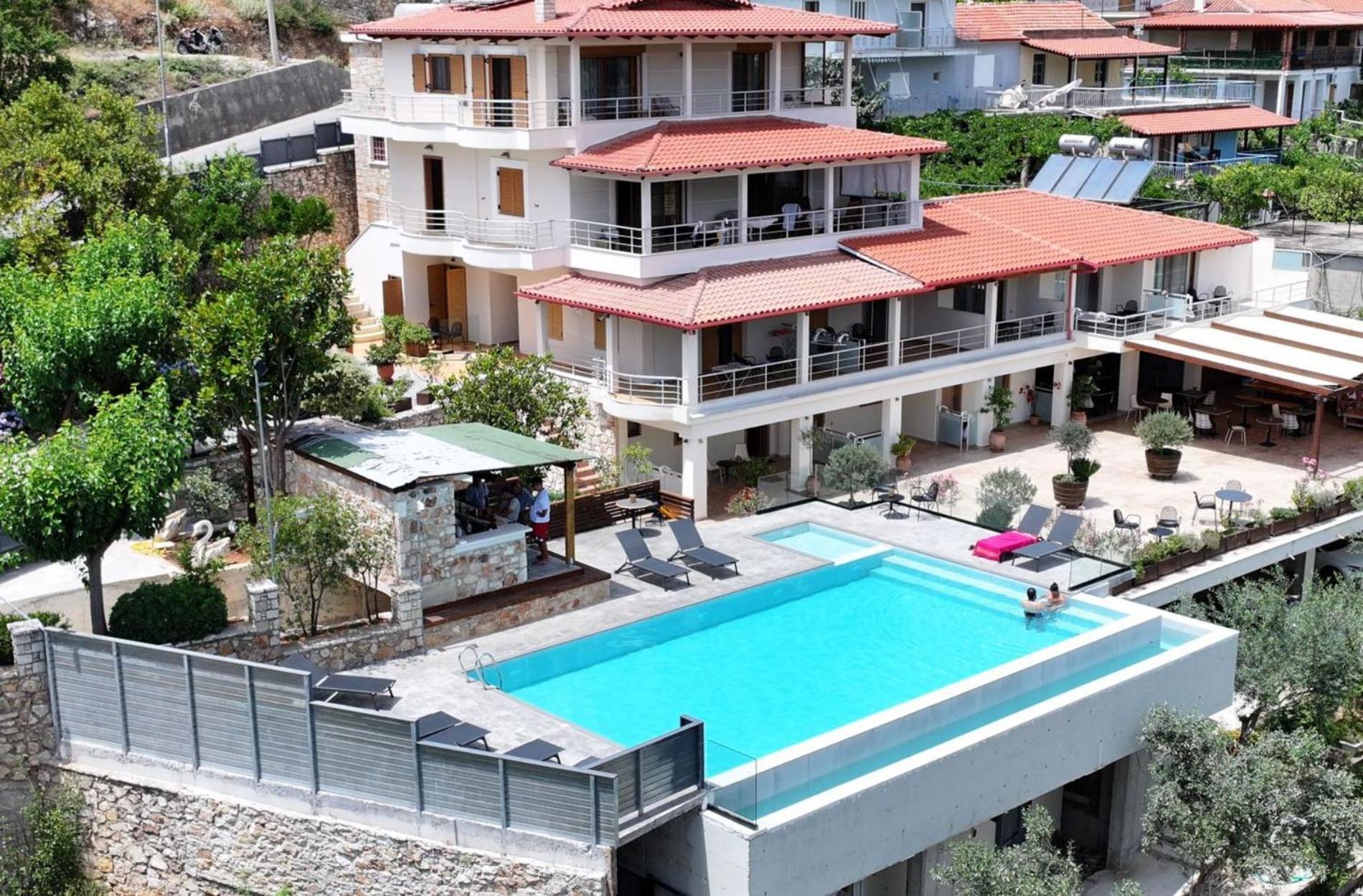 Royal 1967 Bed and Breakfast Himare Exteriör bild