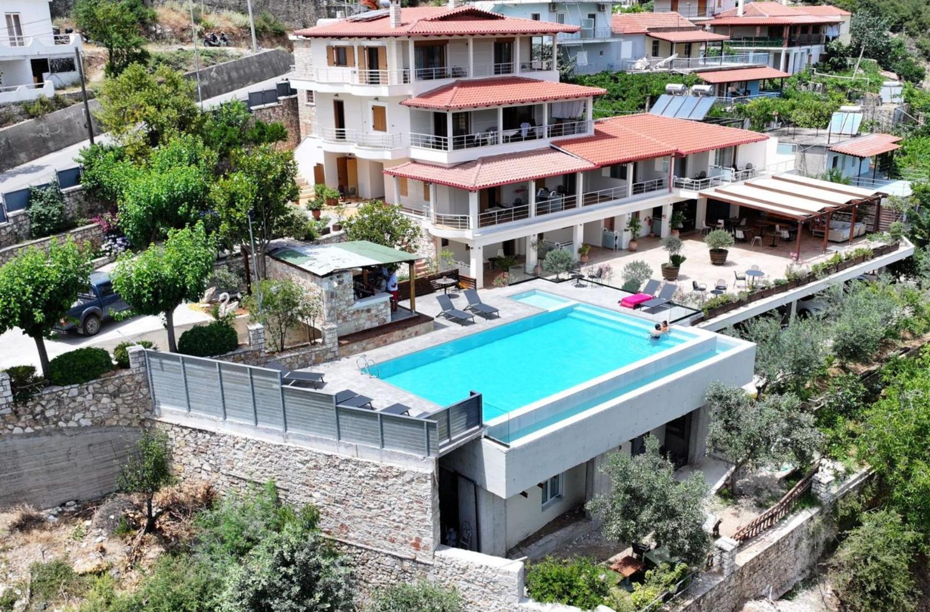 Royal 1967 Bed and Breakfast Himare Exteriör bild